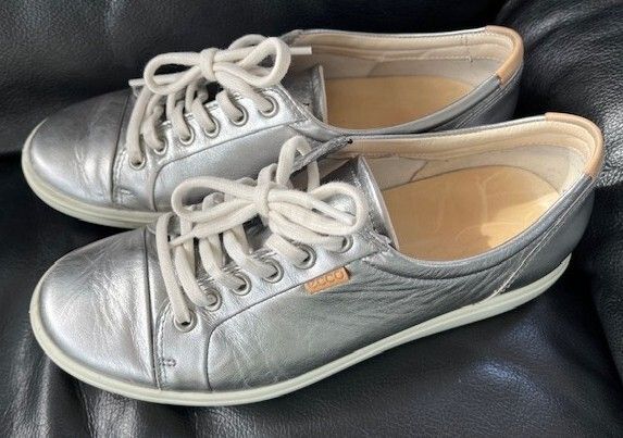 ECCO LEATHER SHOES. Ladies. EU 39 UK 6.   Colour Muted Aluminium Silver. Total comfort. 120 euro new. In very good lightly used condition.