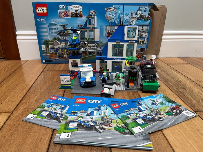 LEGO 60316 Police Station 100% Complete w/ Instructions & Figs