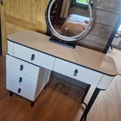 Vanity table with led mirror