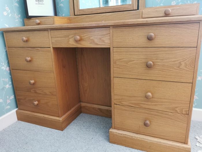 Chest of drawers / side board / dresser