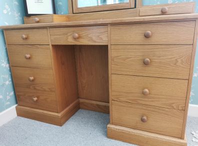 Chest of drawers / side board / dresser