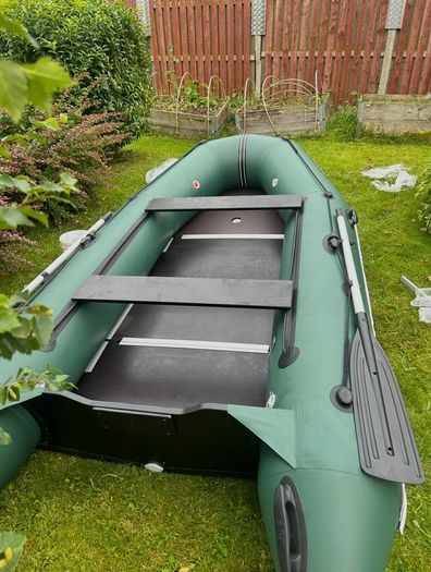 Suzuki 2.5hp and inflatable boat (bark 3.3m)