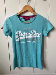 Superdry t-shirt / top for women / ladies in very good condition.  Size: XS.