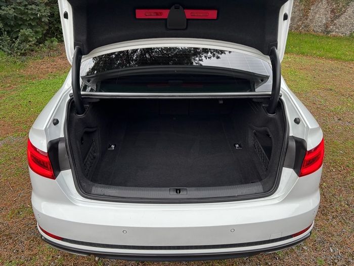 2019 Audi A4 Quattro (LOW KMS)