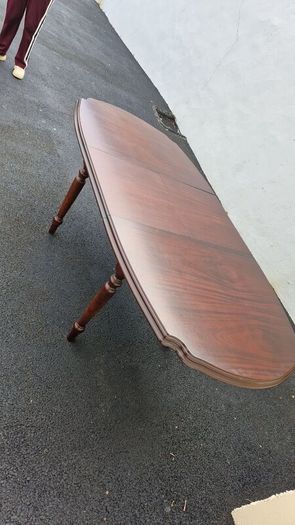 Mahogany Extenedable Dining Table