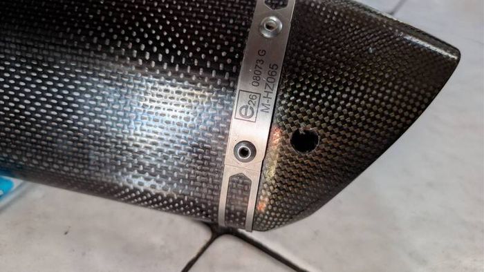 Kawasaki Z900 Akrapovic can