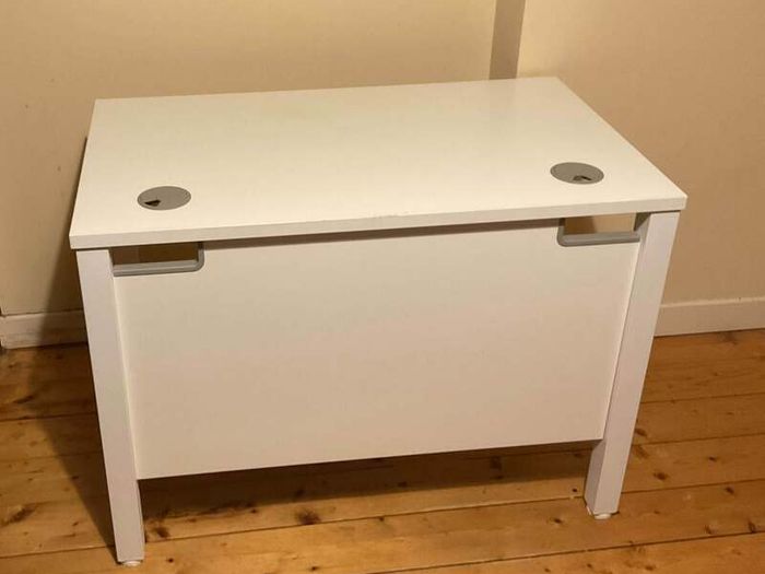Modern White Solid Wood Desk/Workstation with Metal Legs