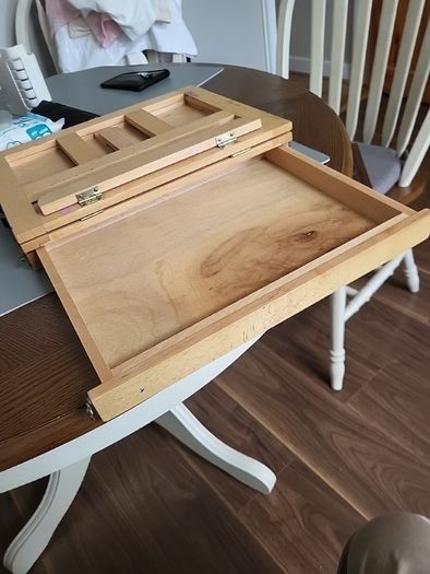 Artists tabletop easel with drawer