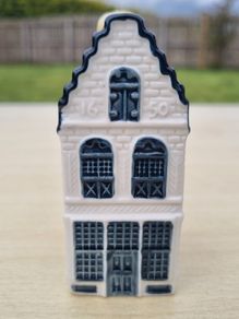 Delft Blue ceramic miniature house for KLM