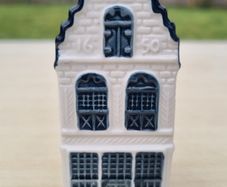 Delft Blue ceramic miniature house for KLM