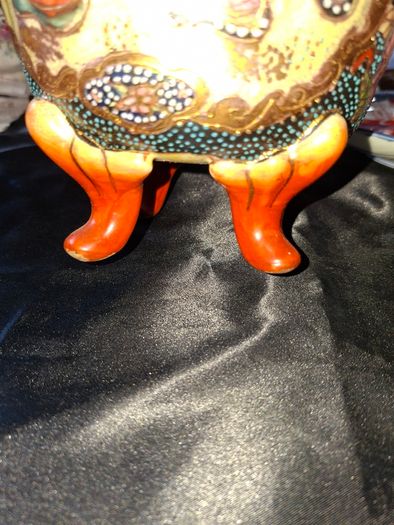 Beautiful Vintage Chinese Satsuma Style Footed Planter Moriage Geisha Cachepot Jardiniere,. Add a touch of classic Hollywood Regency flair to your home