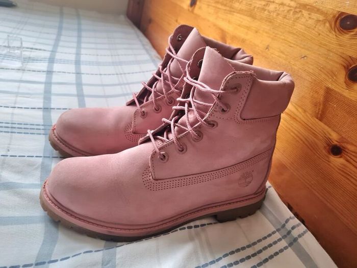 Timberland premium boots Size 7 eu 41 pink suade In excellent condition