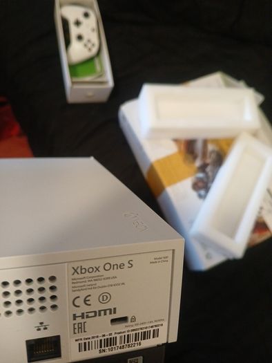 Xbox ONE S white in box 1TB