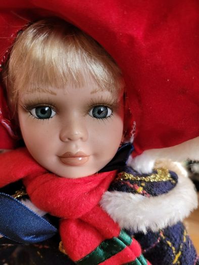 Porcelain doll - Leonardo collection -vintage