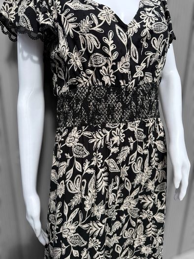 Pre Owned Savida Black & Cream Floral Midi Dress with Lace Detail