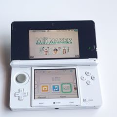Nintendo 3ds no charger, no stylus, seems to work fine