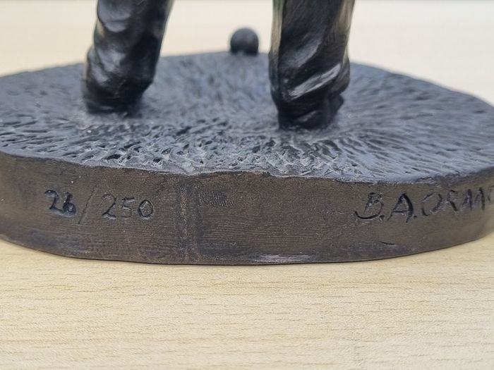 Golfer Figure by B.A. Ormond for Genesis Arts.