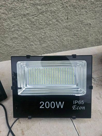 Solar lights and LED Floodlighting