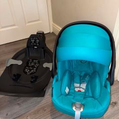 cybex carseat as new with rotating base