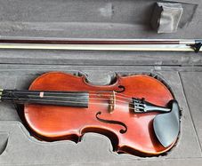 Westbury Intermediate Antiqued Violin 3/4