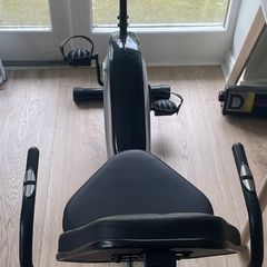 Recumbent exercise bike