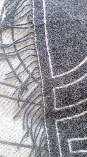 Fringe-trimmed scarf patterned grey