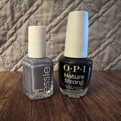 BNWT 2x Nail Polish Essie & OPI