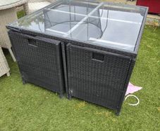 garden furniture table and chairs