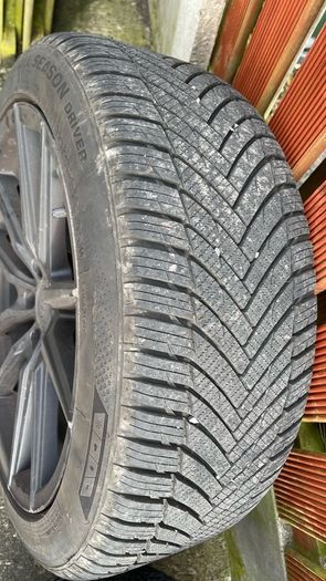 18 inch Arceo Monaco black alloys with new tires and rings for Volvo