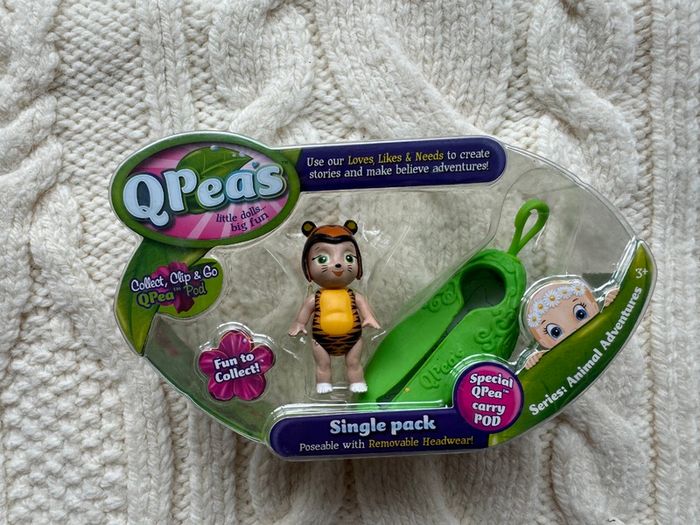 QPeas  Animal Adventures Fun Toy single pack new the box is damaged Please look at the pictures