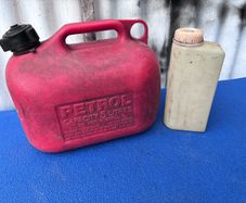 5L petrol can and 600ml mixing bottle