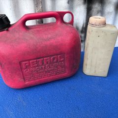 5L petrol can and 600ml mixing bottle