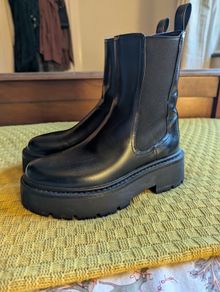 H&M Chelsea Boots, size 6, worn only once, in great condition