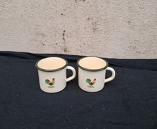 2 enamel cups postage possible