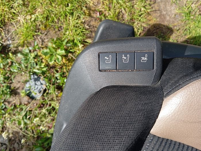 Driver's seat, passenger's seat
