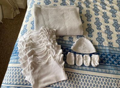 Baby Girl Bundle - Up to 1 month - see 5 pics