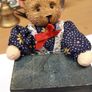 Bear figurine Image 2
