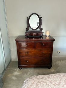 Chest of drawers