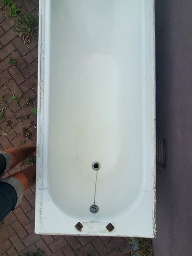 Free bath for pond