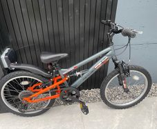 APOLLO XPANDER Junior Mountain Bike     20 inch Wheels     As New Condition
