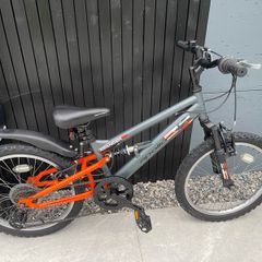APOLLO XPANDER Junior Mountain Bike     20 inch Wheels     As New Condition
