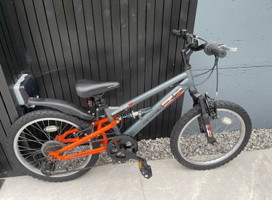 APOLLO XPANDER Junior Mountain Bike     20 inch Wheels     As New Condition