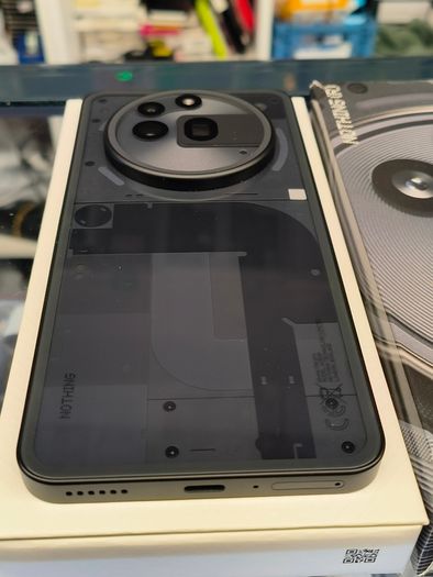 Nothing Phone (3A) Pro 256GB/12GB - Mobile Phone with 50 MP Periscope Camera, 50 MP Front Camera, 60x Ultra zoom, 6.77" FHD + flexible AMOLED Display - Grey