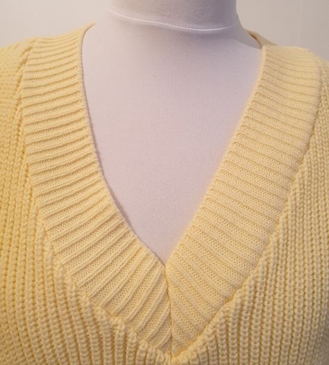 Topshop Ladies Yellow Jumper NWT V Neck Size XL Baggy Sweater Top CAN POST