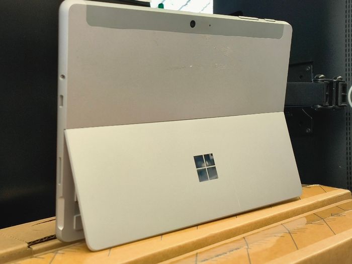 Microsoft Surface Go 2 10" m3-8100Y 8GB 256GB SSD Windows 11 Pro Face ID LTE (Sim Card Version) Touch