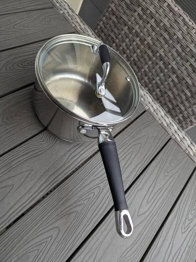 Stainless steel pot