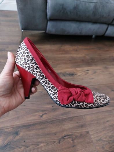 Schuh red shoes- uk7