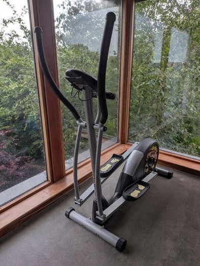 Gold's Gym Cross Trainer