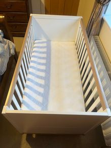 Nested NOA Cot Bed with Mamas and Papas Premium Dual Core Mattress