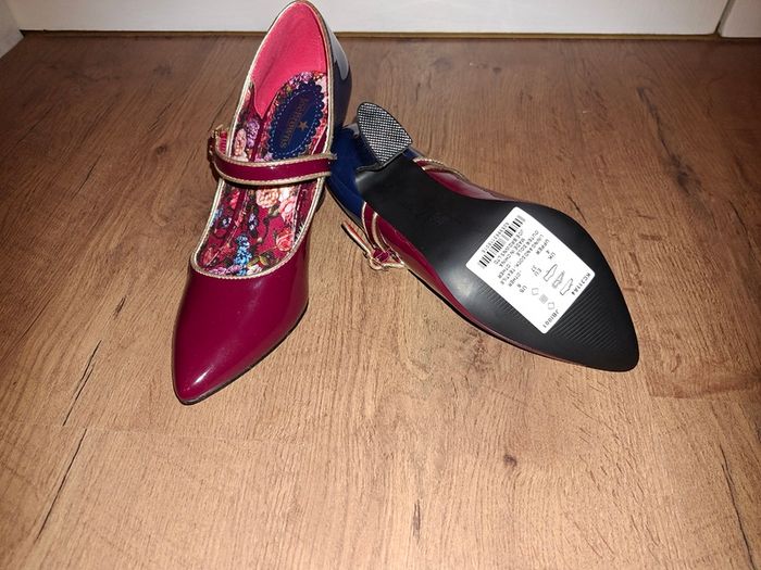 Brand NEW stunning Joe Browns patent buckle heels shoes size 4
